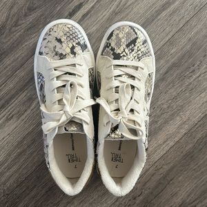 Women sneakers